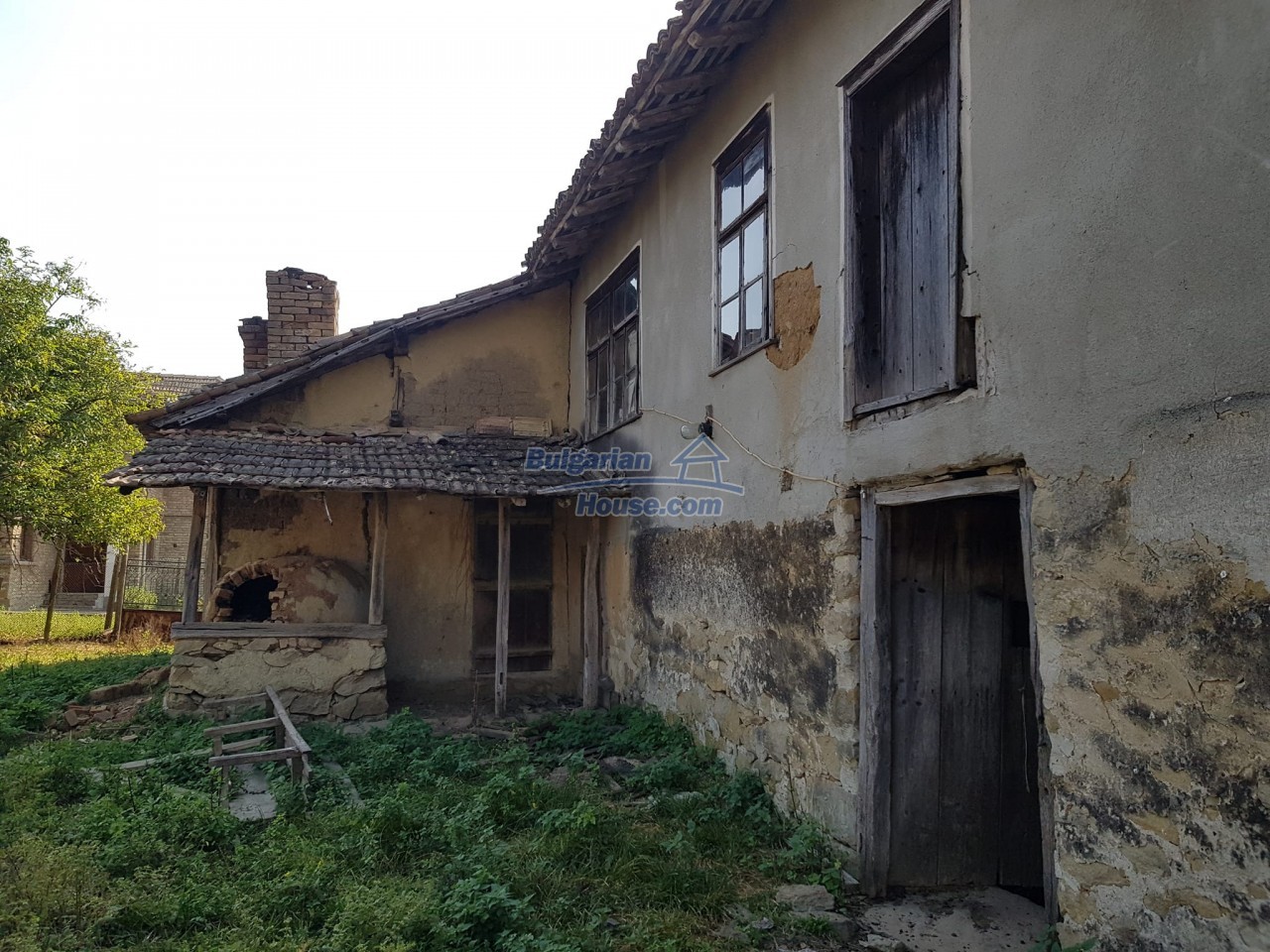 13597:7 - Two houses, big barn ,big garden , nice views 20 km from Popovo
