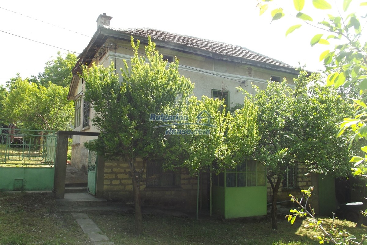 13598:9 - Big Bulgarian property with house, garage, annex, barn and land 