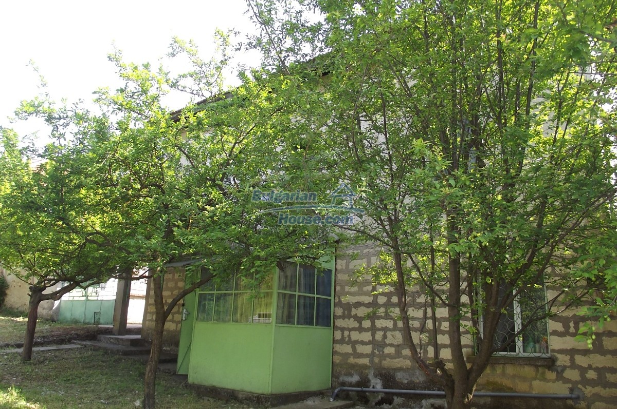 13598:11 - Big Bulgarian property with house, garage, annex, barn and land 