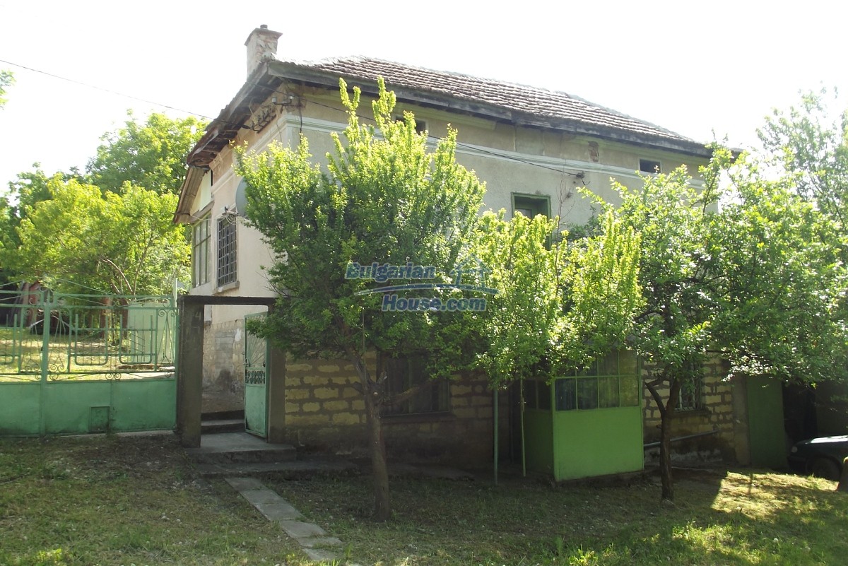 13598:10 - Big Bulgarian property with house, garage, annex, barn and land 