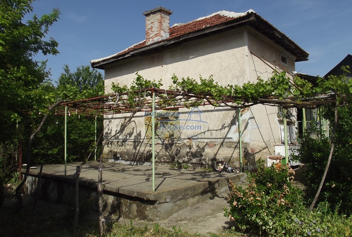 13598:23 - Big Bulgarian property with house, garage, annex, barn and land 