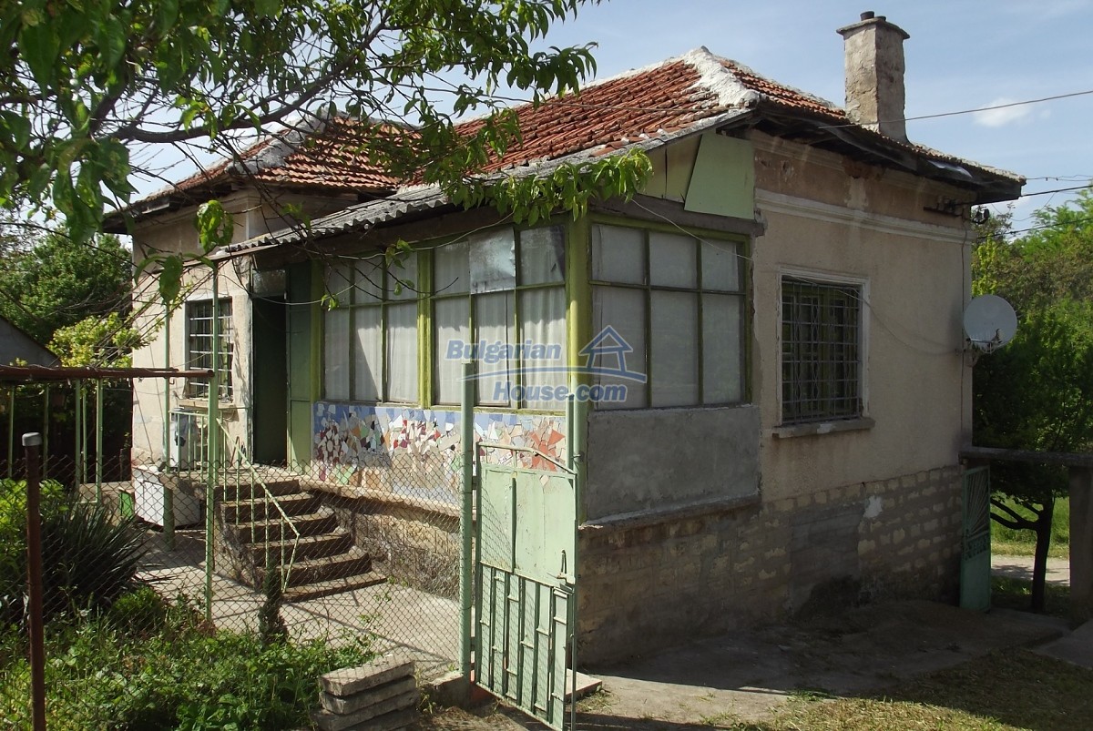 13598:26 - Big Bulgarian property with house, garage, annex, barn and land 