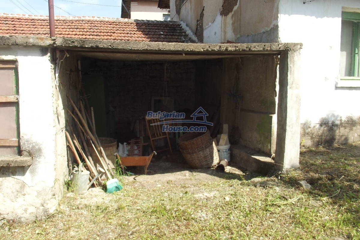 13598:71 - Big Bulgarian property with house, garage, annex, barn and land 