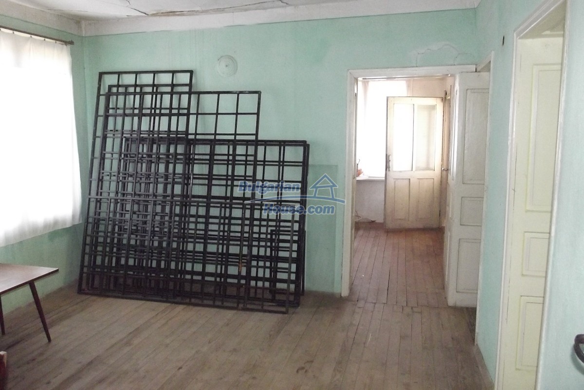 9261:51 - Four bedroom Bulgarian house for sale in Vratsa region