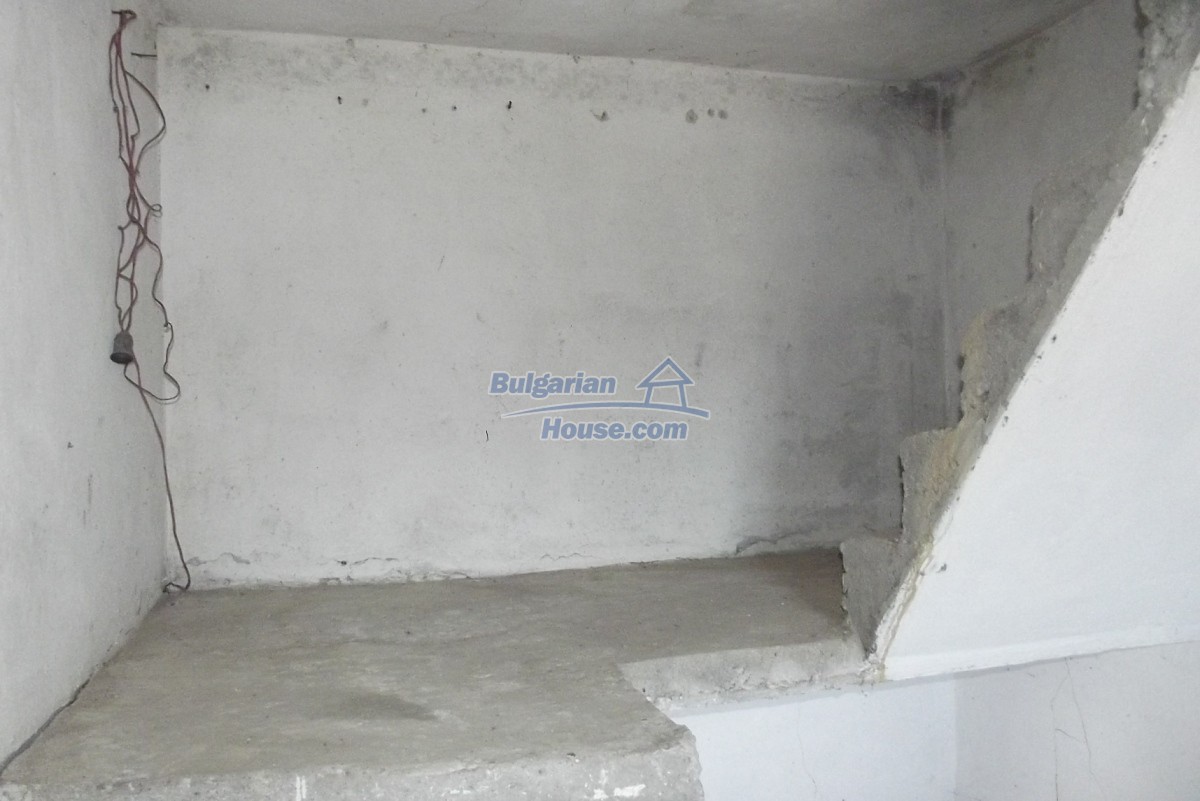 9261:81 - Four bedroom Bulgarian house for sale in Vratsa region