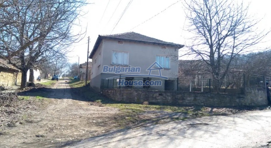 13604:2 - Nice rural house 27 km from Popovo and 40 km from Danube