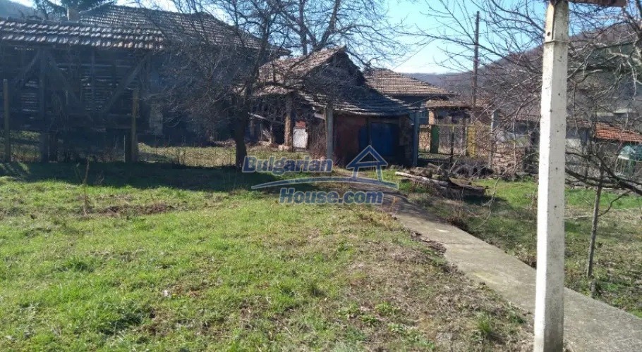 13604:31 - Nice rural house 27 km from Popovo and 40 km from Danube