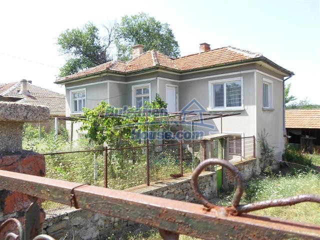 13617:1 - Rural house with a big garden 50 km to Turkish border Haskovo re