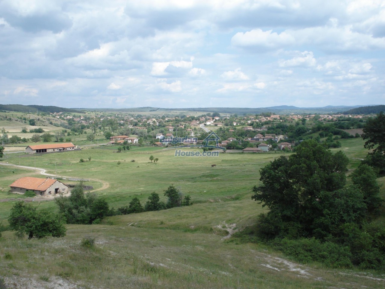 13617:19 - Rural house with a big garden 50 km to Turkish border Haskovo re