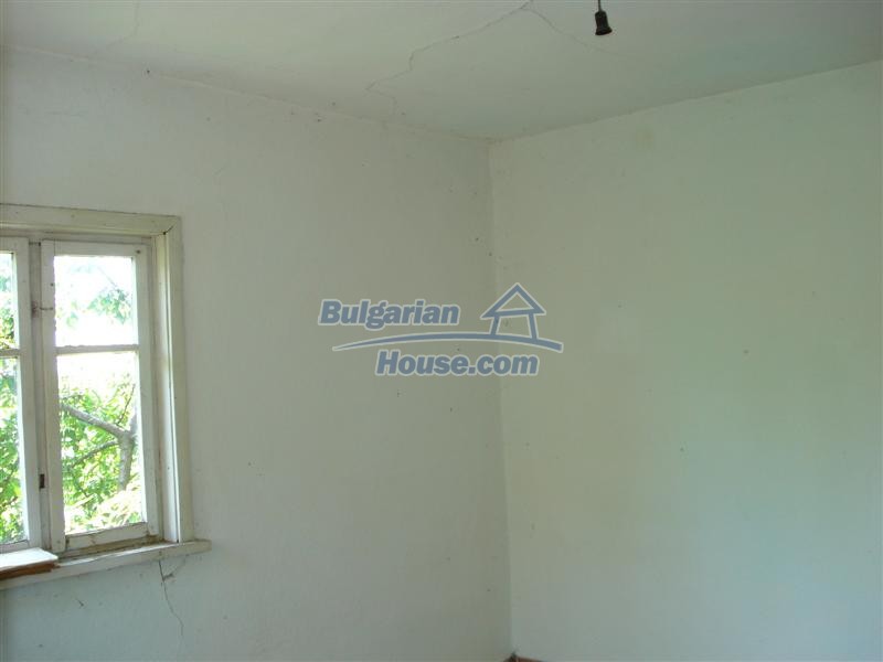 13618:3 - Two houses and 8465 sq.m land in a village 26km from Elhovo town