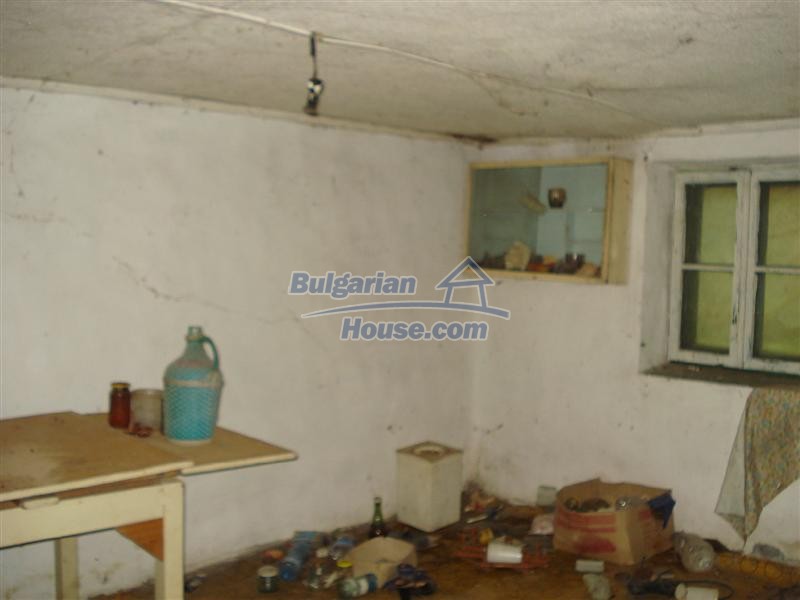 13618:13 - Two houses and 8465 sq.m land in a village 26km from Elhovo town