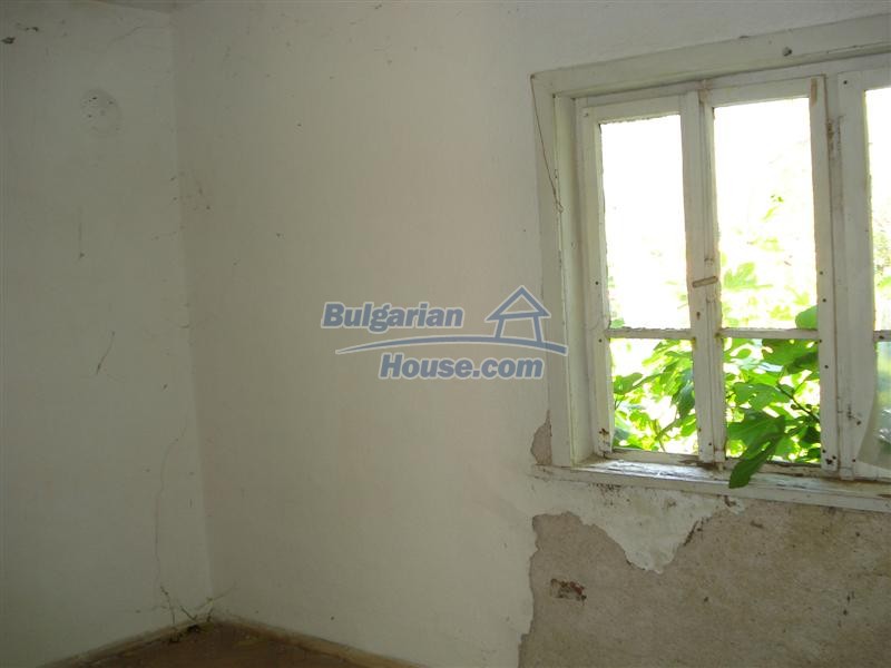 13618:4 - Two houses and 8465 sq.m land in a village 26km from Elhovo town