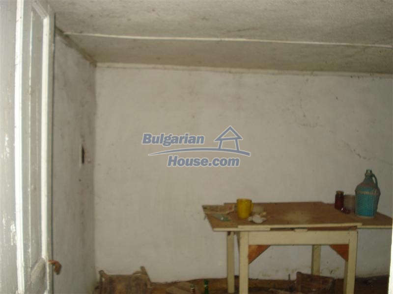13618:14 - Two houses and 8465 sq.m land in a village 26km from Elhovo town