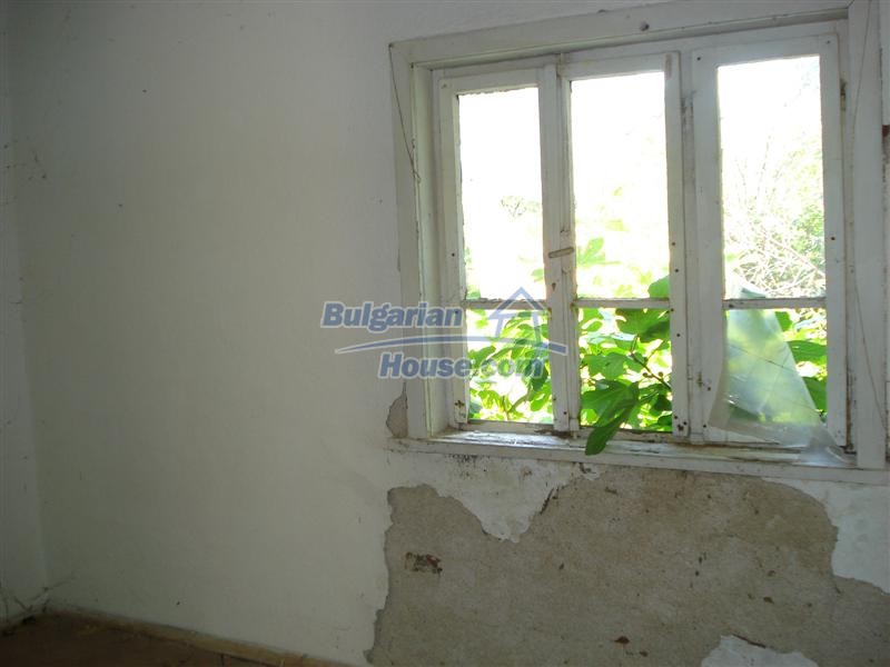 13618:6 - Two houses and 8465 sq.m land in a village 26km from Elhovo town