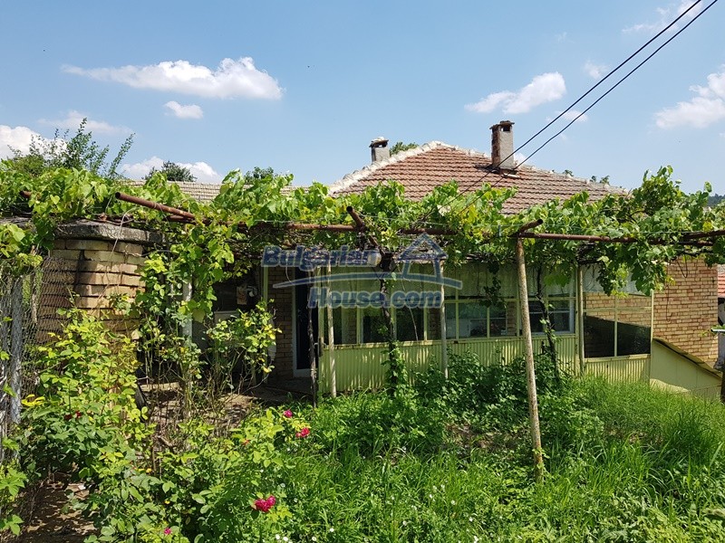 13631:47 - House with massive outbuilding garden and marvelous views Popovo