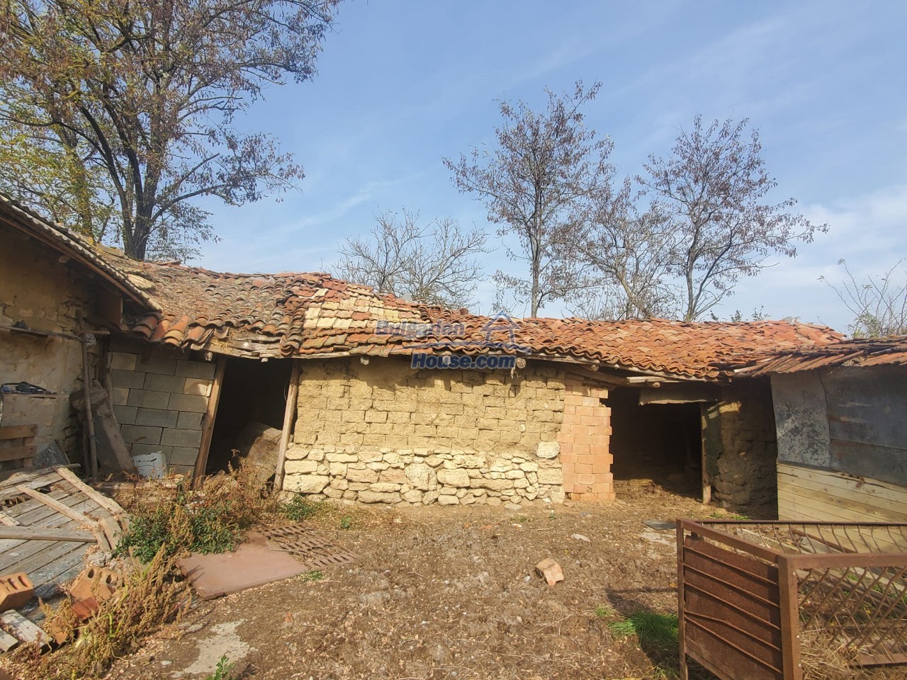 13638:32 -  Traditional village house in the village near KAVARNA
