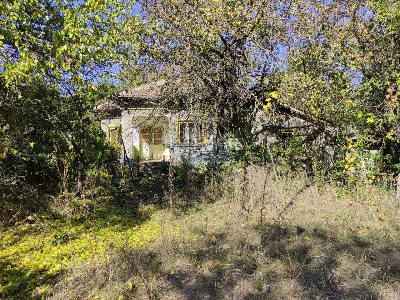 13772:13 - Old house with a large yard minutes from Kavarna