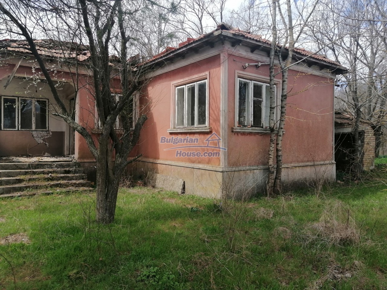 13775:1 - Rural property for total renovation 10 km from the sea