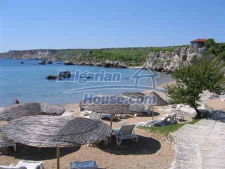 13772:17 - Old house with a large yard minutes from Kavarna