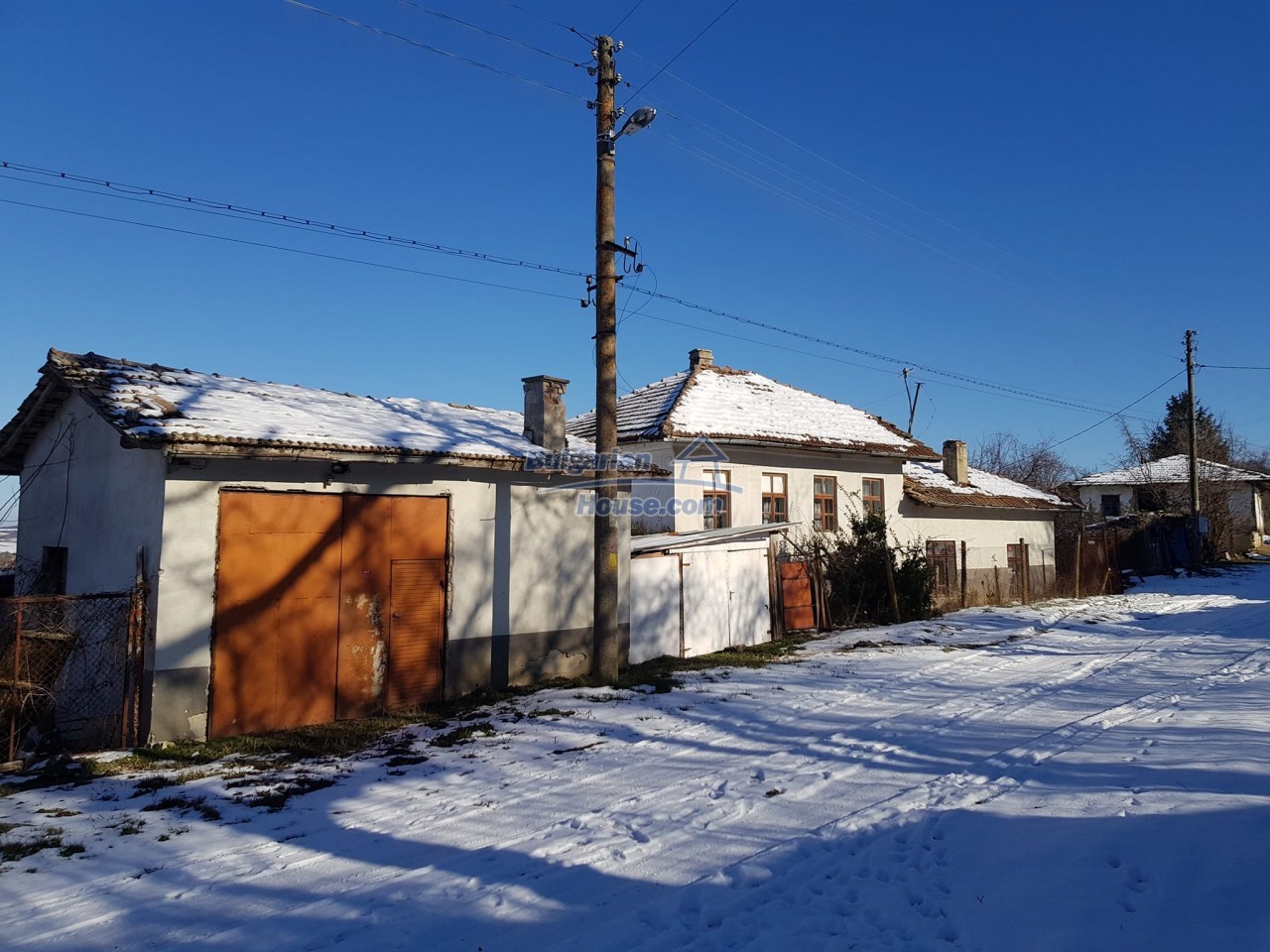 13830:2 - Bulgarian properties - big garden, outbuildings 2 wells Popovo
