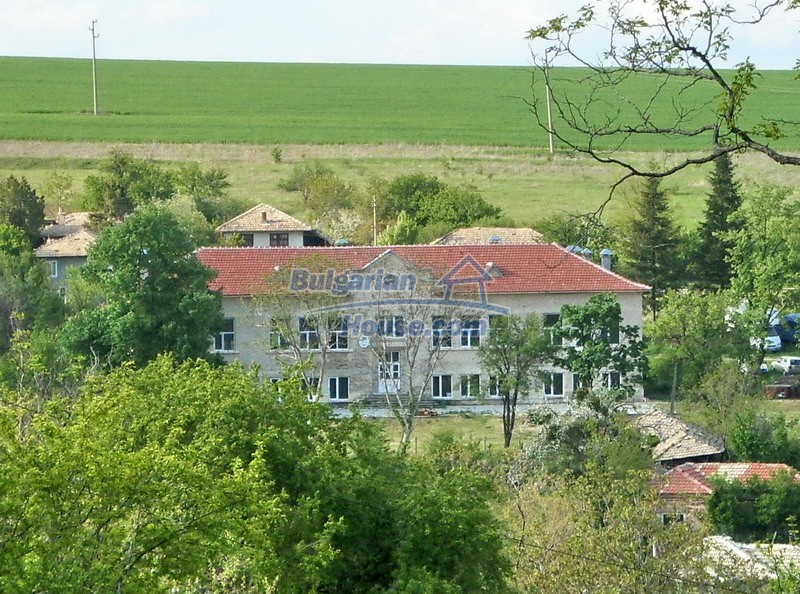 13830:23 - Bulgarian properties - big garden, outbuildings 2 wells Popovo