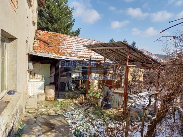 13833:27 - Massive brick built Bulgarian house 5 bedrooms 17 km to Popovo