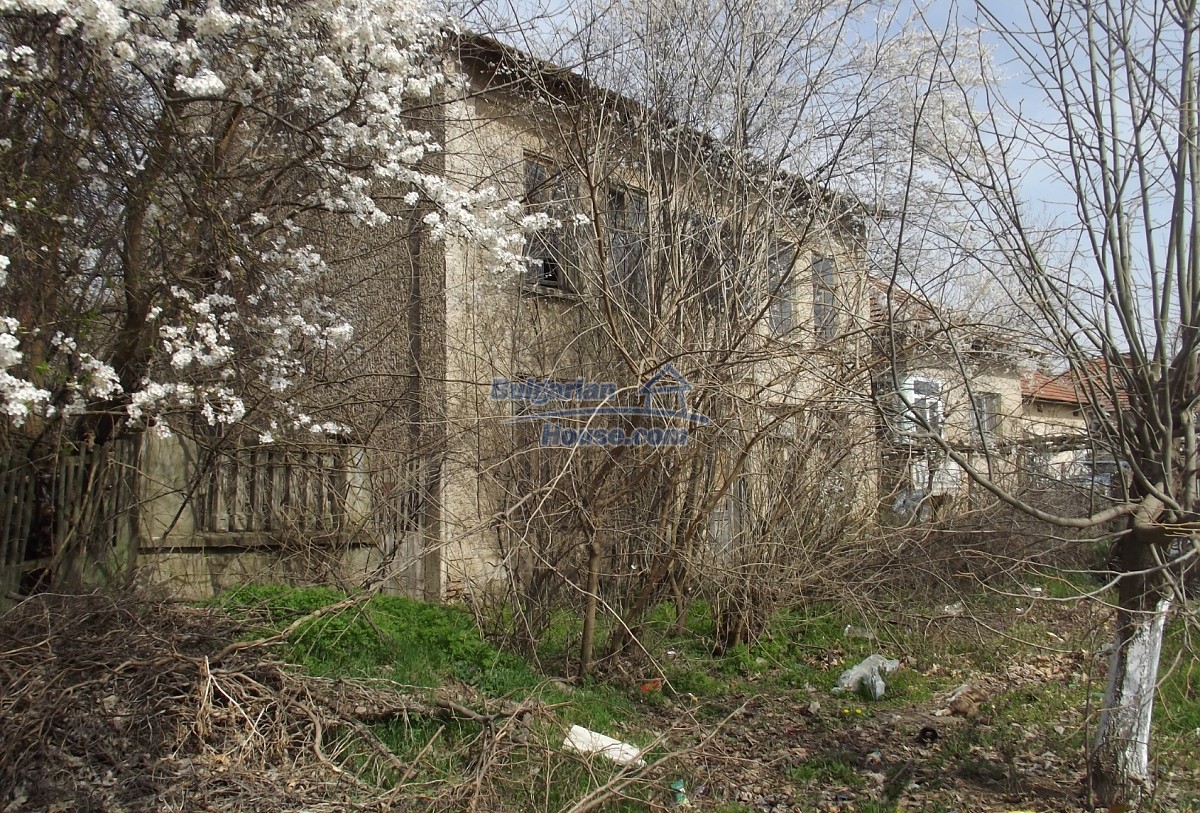 13844:4 - House close to a river in a big village and 30 km from Danube