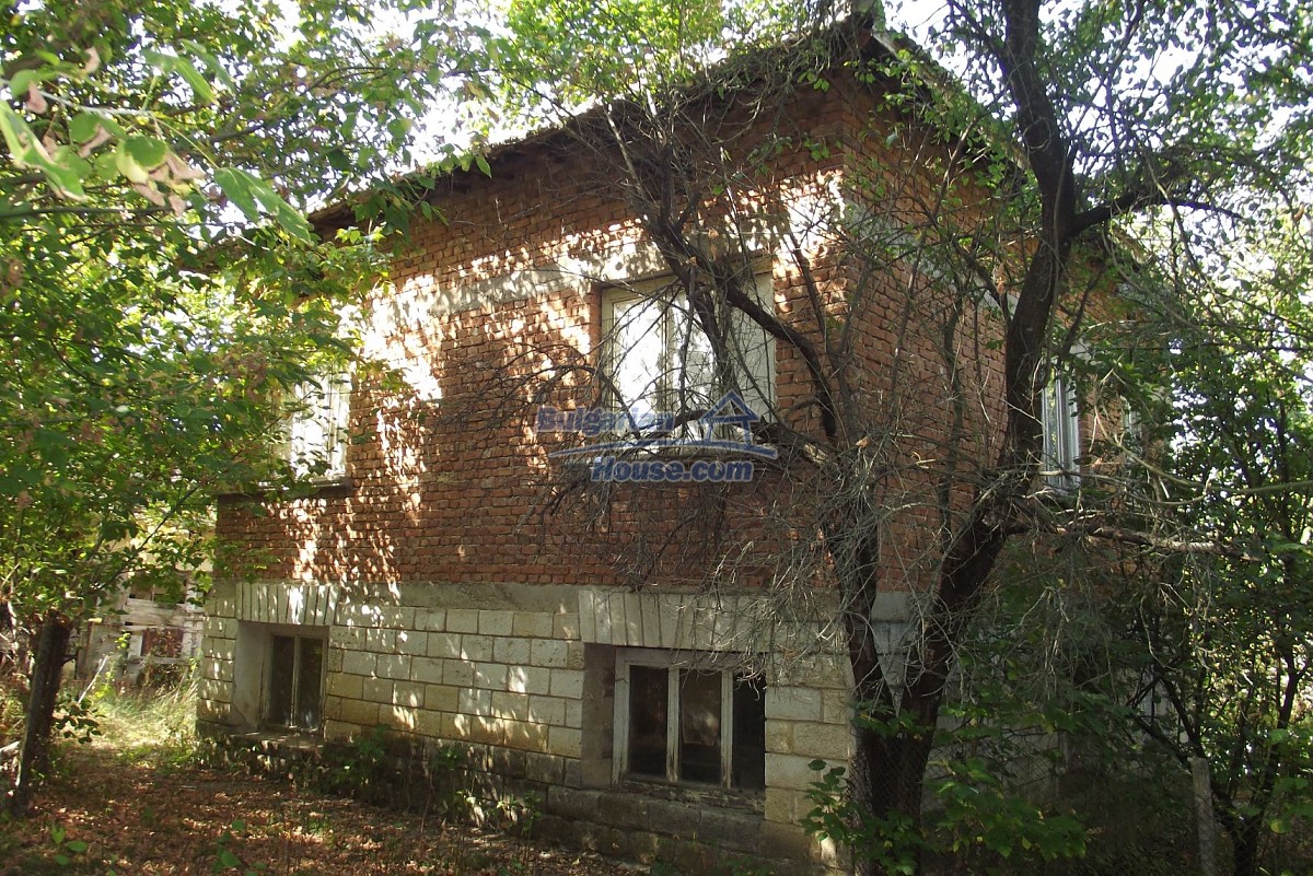 13853:1 - House for sale 20 km from Montana and  140 km from Sofia 
