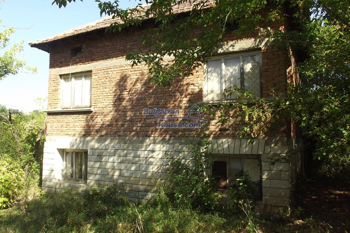 13853:31 - House for sale 20 km from Montana and  140 km from Sofia 