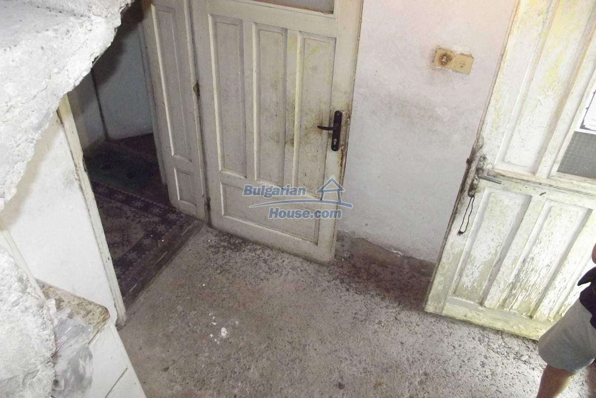 13853:30 - House for sale 20 km from Montana and  140 km from Sofia 