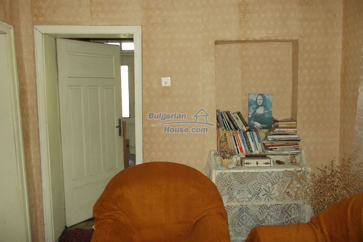 13853:51 - House for sale 20 km from Montana and  140 km from Sofia 