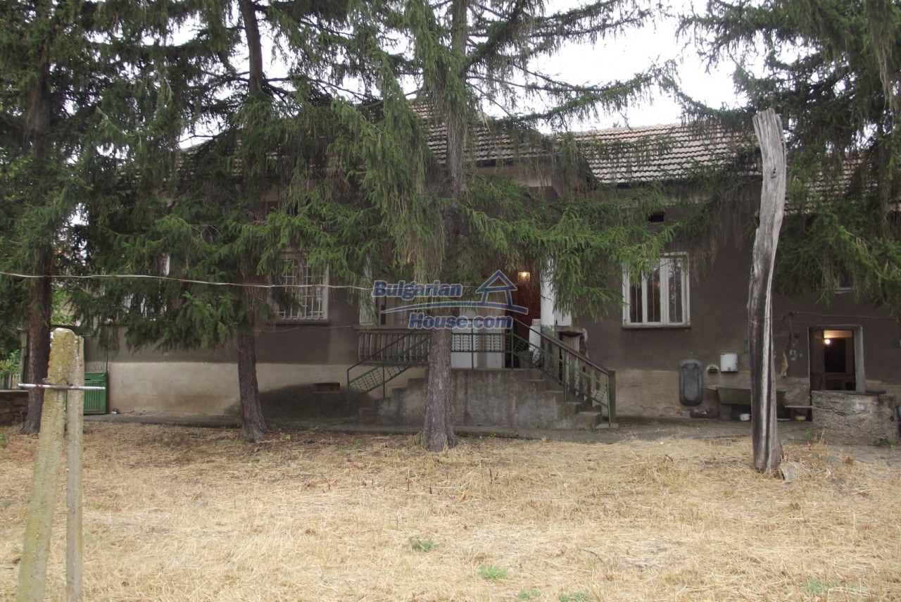 13856:2 - House with a garage,  big land near river 60km to Vratsa 