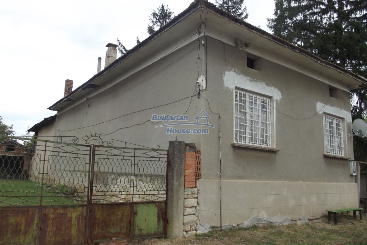 13856:7 - House with a garage,  big land near river 60km to Vratsa 