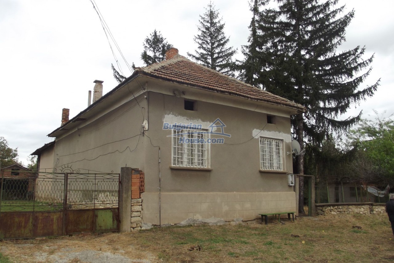 13856:6 - House with a garage,  big land near river 60km to Vratsa 