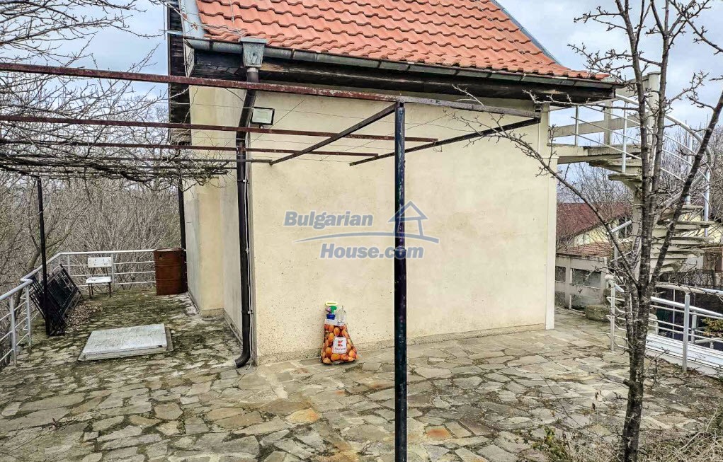 13932:10 - A unique three-floor house with a nice garden in VARNA