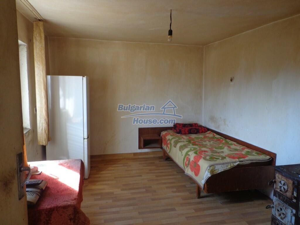 13962:9 - GOOD INVESTMENT House with big garden and bungalow Elhovo area