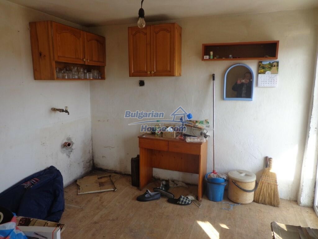 13962:8 - GOOD INVESTMENT House with big garden and bungalow Elhovo area