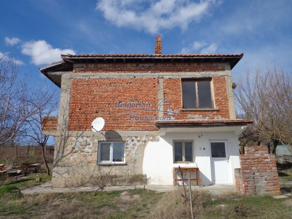 13962:3 - GOOD INVESTMENT House with big garden and bungalow Elhovo area