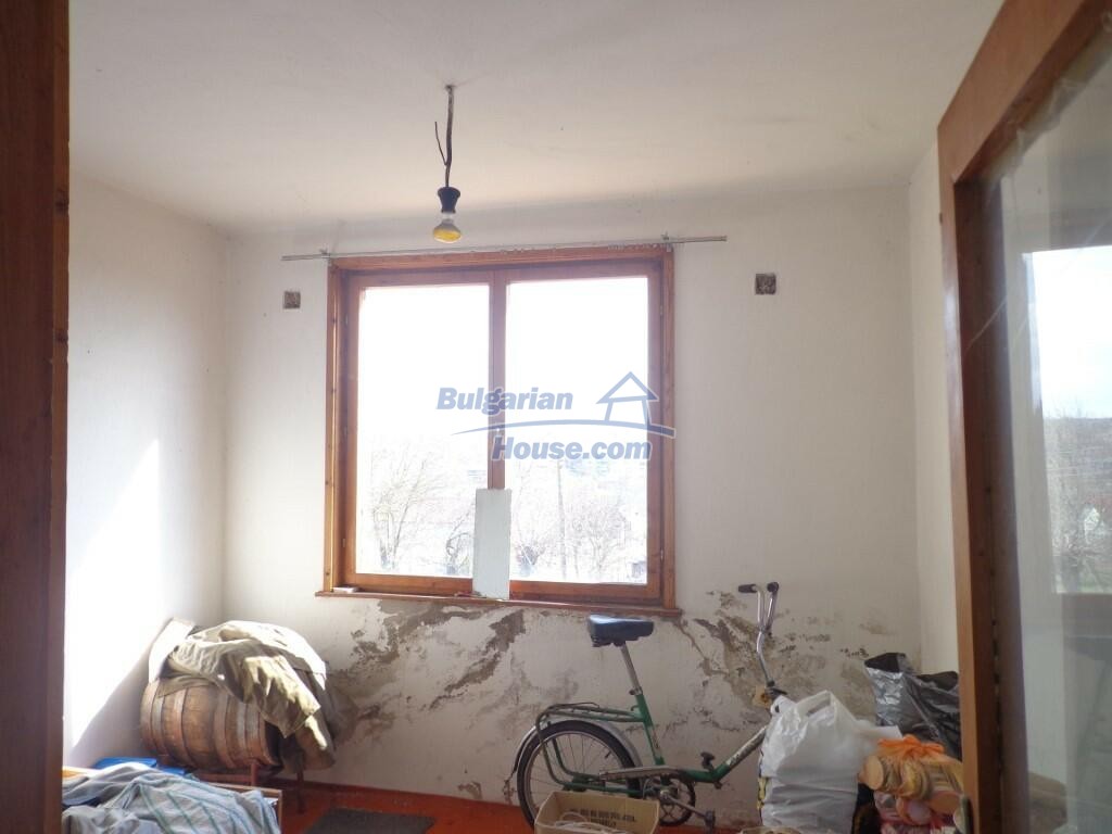 13962:27 - GOOD INVESTMENT House with big garden and bungalow Elhovo area