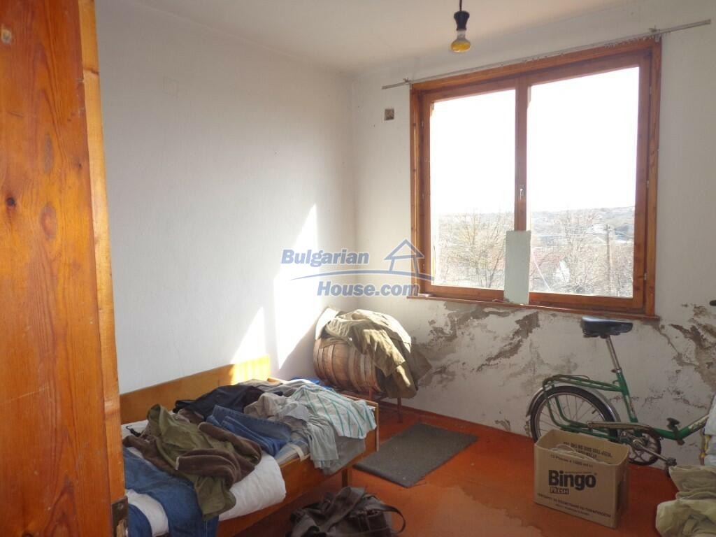 13962:25 - GOOD INVESTMENT House with big garden and bungalow Elhovo area