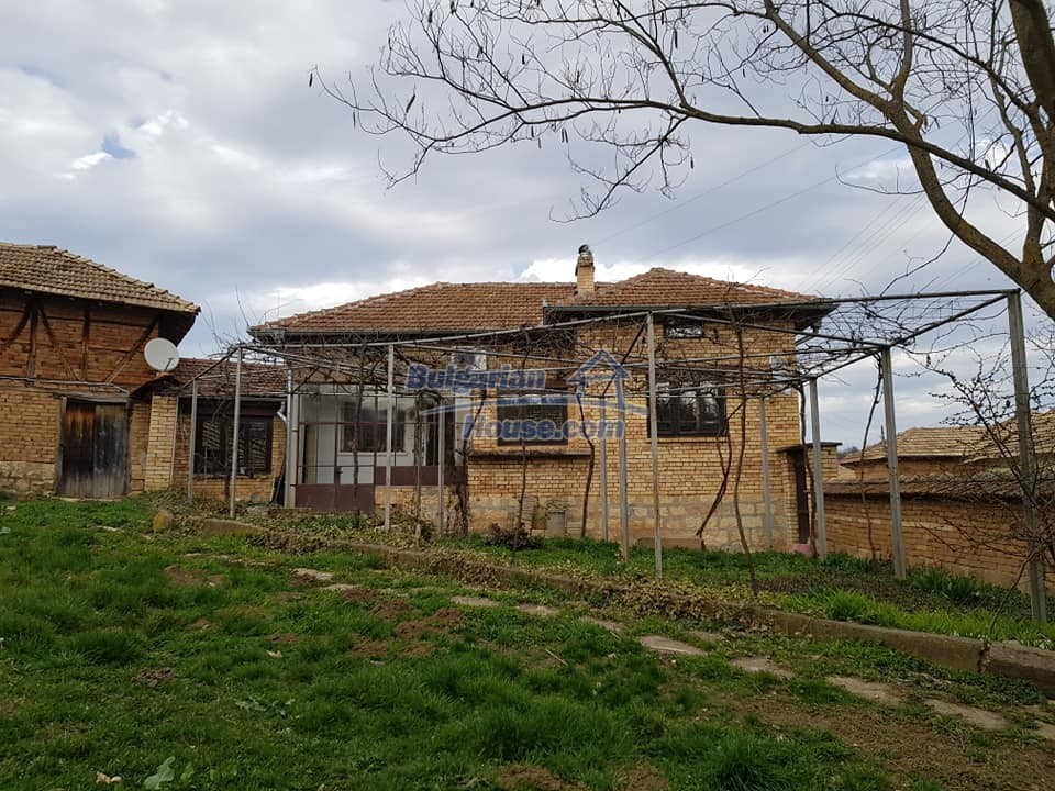Houses / Villas for sale near Targovishte - 13980