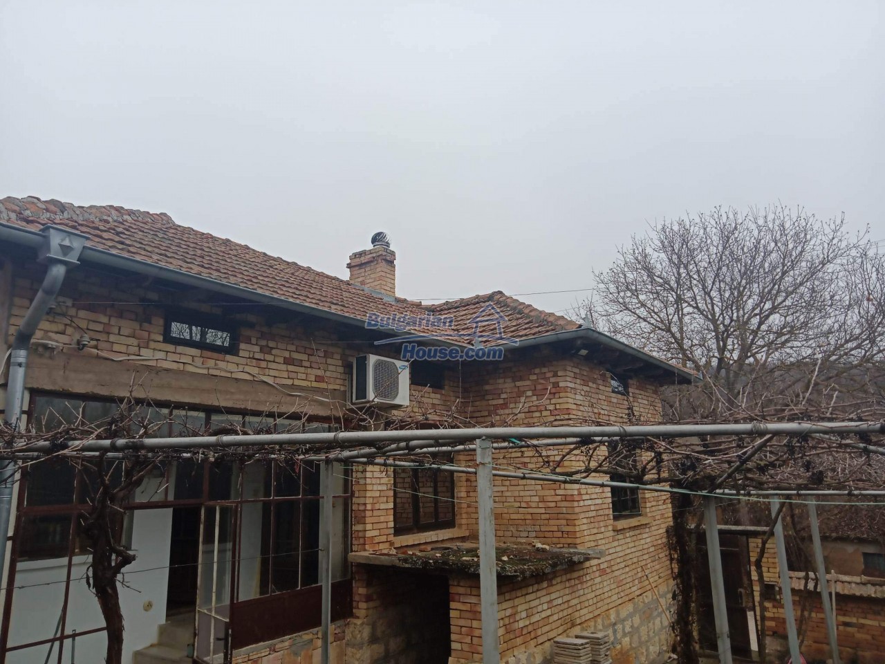 13980:36 - Rural Bulgarian house 200 m from forest ready to move in Popovo