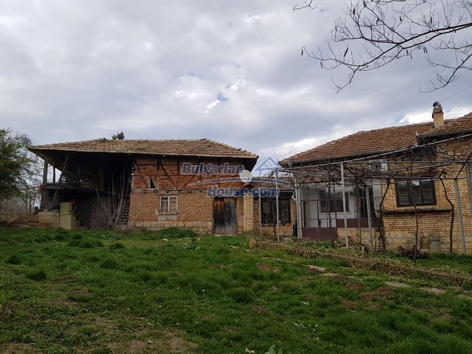 13980:50 - Rural Bulgarian house 200 m from forest ready to move in Popovo