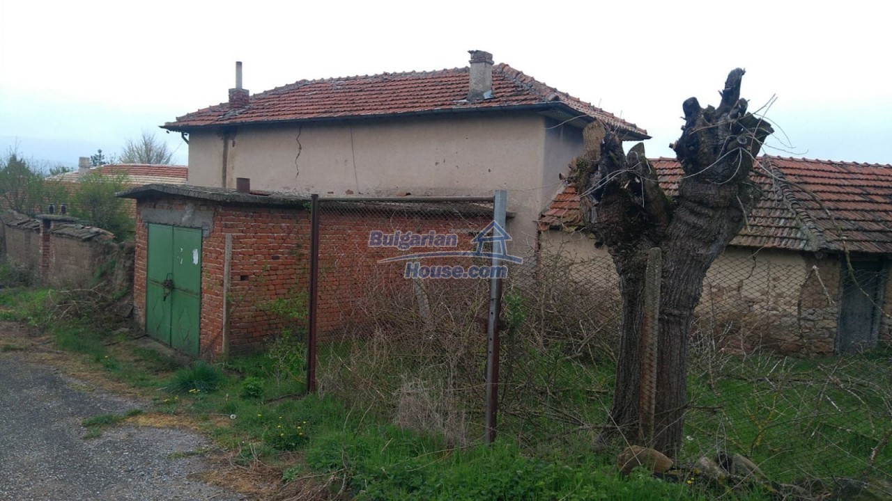13929:8 - House between Plovdiv and Stara Zagora with 4950 sq.m garden