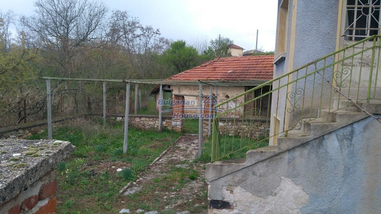 13929:11 - House between Plovdiv and Stara Zagora with 4950 sq.m garden