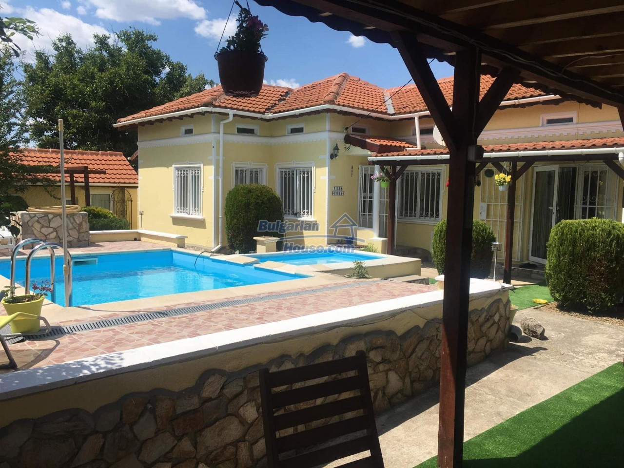 13479:1 - Bulgarian house with pool guest house in the village of Dobrevo