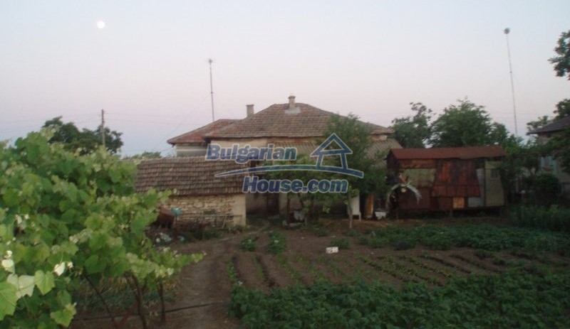 14058:6 -  BULGARIAN  Property near DURANKULAK ONLY 4 km from the sea