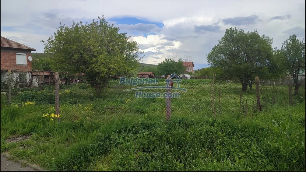 14073:12 - Rural Bulgarian house 70 km from Buargs and the sea  BARGAIN 