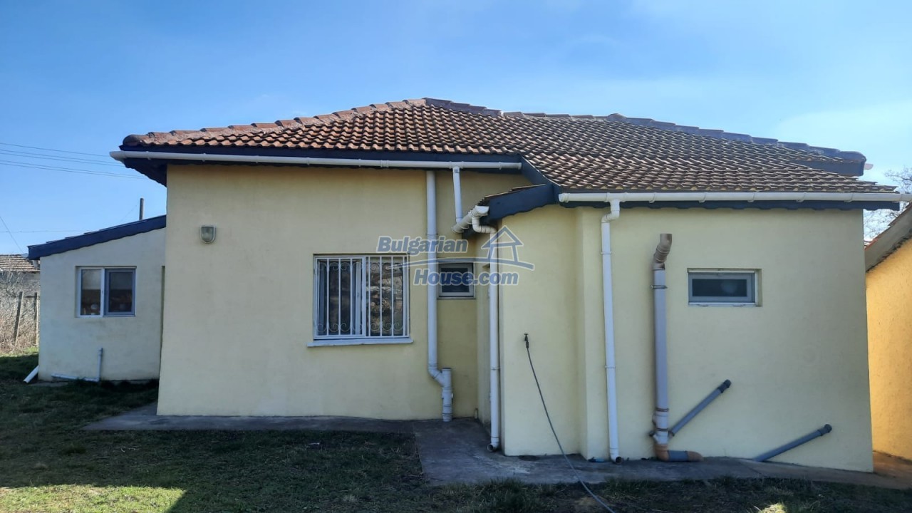 13479:33 - Bulgarian house with pool guest house in the village of Dobrevo