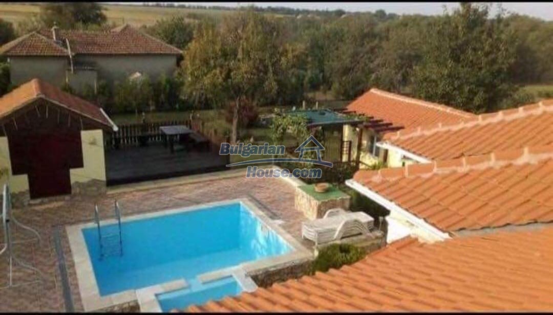 13479:54 - Bulgarian house with pool guest house in the village of Dobrevo